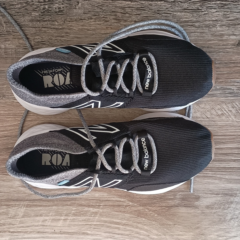Kids tennis shoes